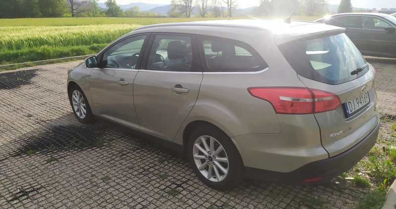 Ford Focus cena 35800 przebieg: 156800, rok produkcji 2015 z Góra małe 172